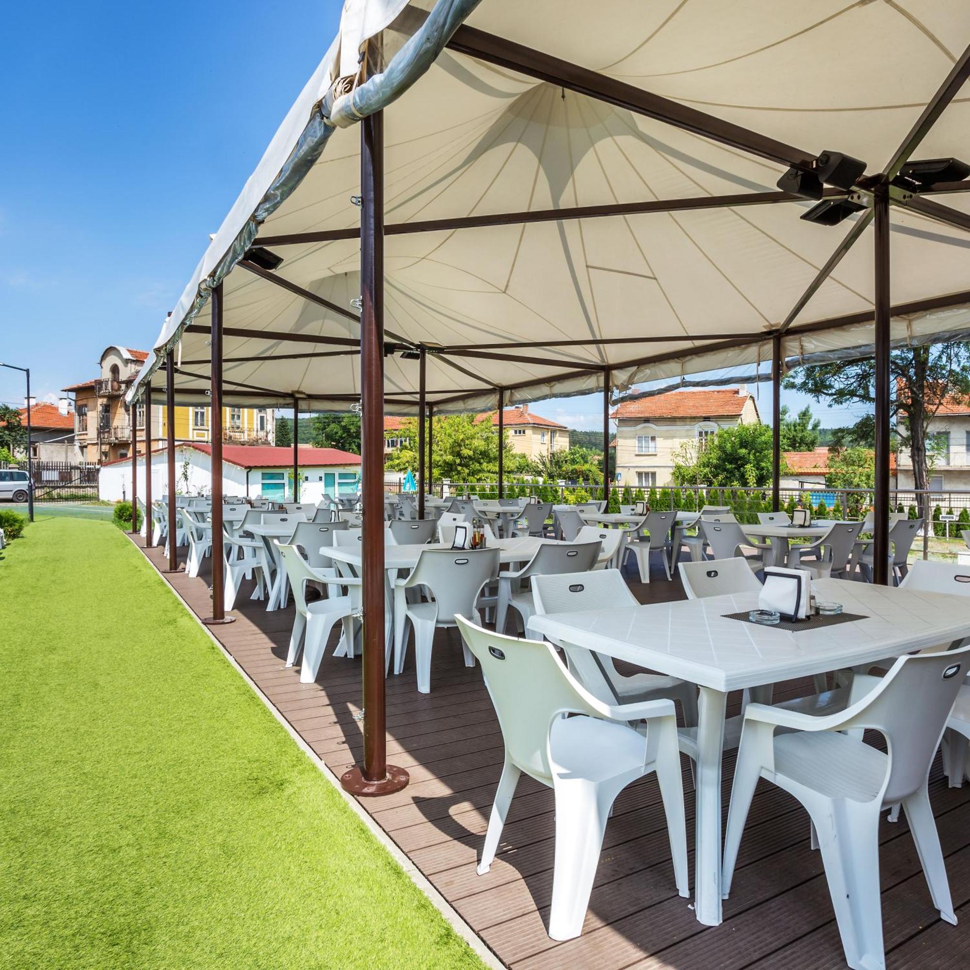 Complex Europe Hotel Dolna Banya Exterior photo
